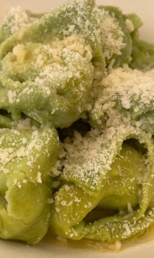 Tortelloni del Farneto con una spolverata di parmigiano