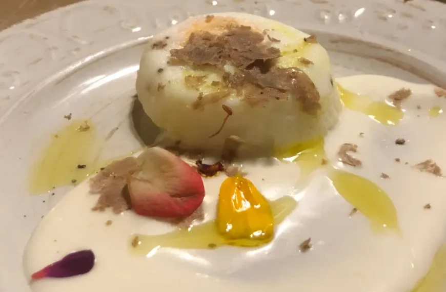 Truffle week: tartufo bianco e vini d'eccellenza Uovo al tartufo con fonduta di parmigiano
