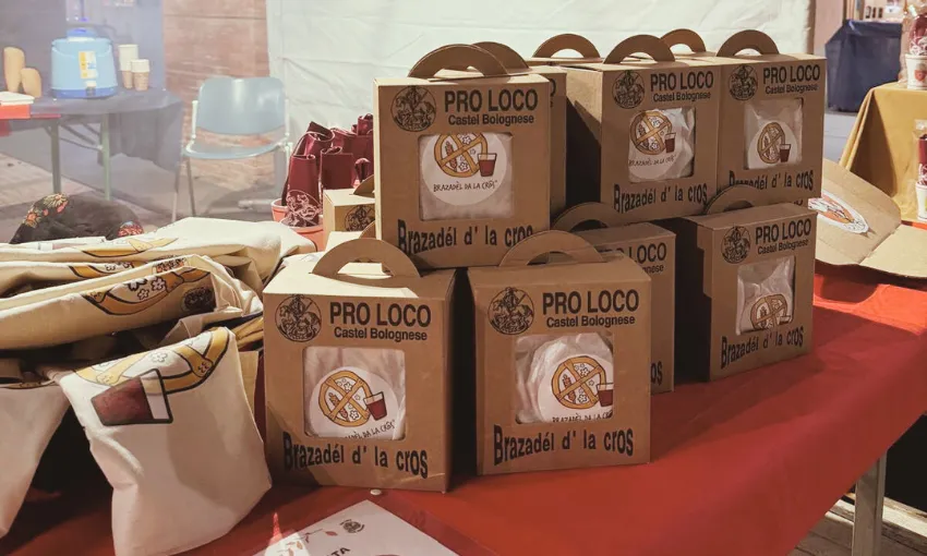 Stand con i gadget della frsta