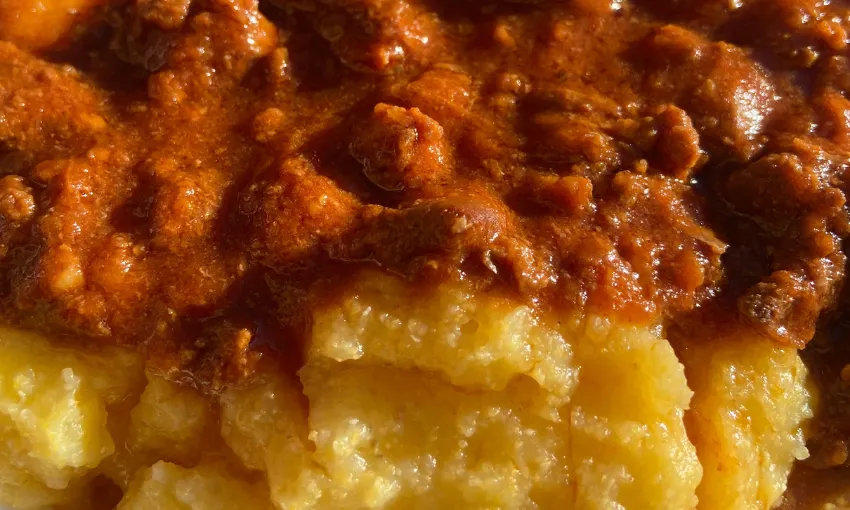 Polenta con ragù di lepre