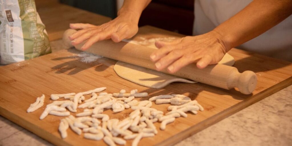 Cesarina che fa gli strozzapreti