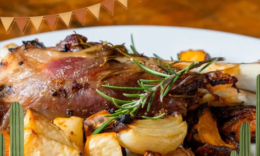 stinco di maiale con patate al forno