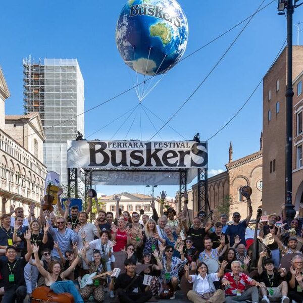 Ferrara Buskers Festival 2026: cinque giorni di musica e artisti di strada nel centro storico