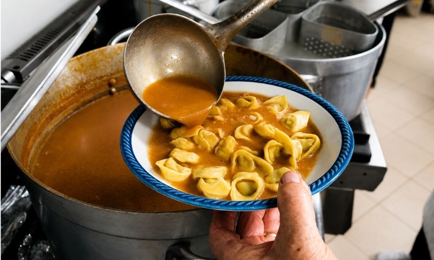cappelletti in brodo di fagioli